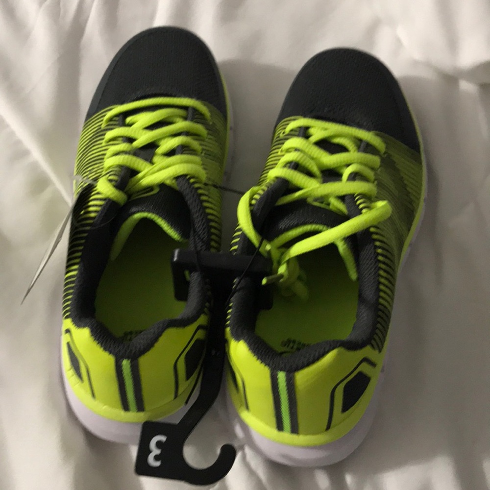 Boys tennis shoes